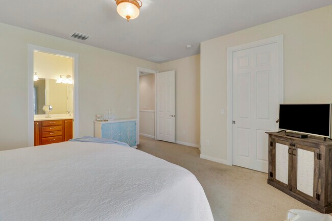 Building Photo - 1323 N Jeaga Dr