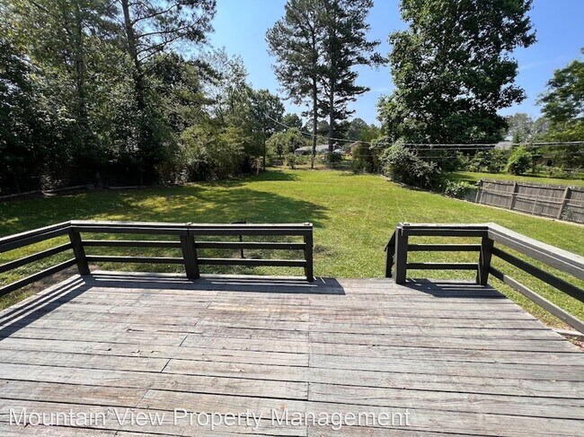 Building Photo - 3 br, 2 bath House - 8635 Surry Cir