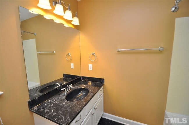 Building Photo - 2222 Trailwood Valley Cir