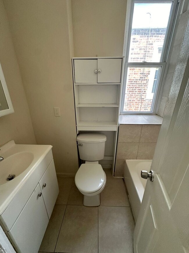 Building Photo - 3 BED 1 BATH HOME FOR RENT