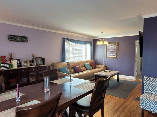 Building Photo - 8726 S Francisco Ave