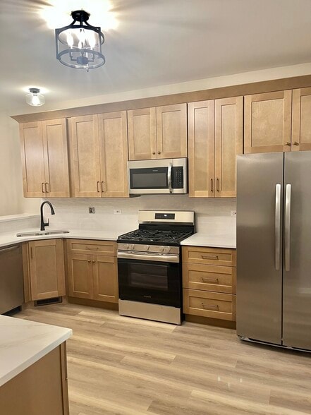 Brand new kitchen featuring new cabinets with quartz countertops. New appliances and fixtures - 17537 S Gilbert Dr