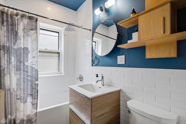 Building Photo - 811 Judson Ave