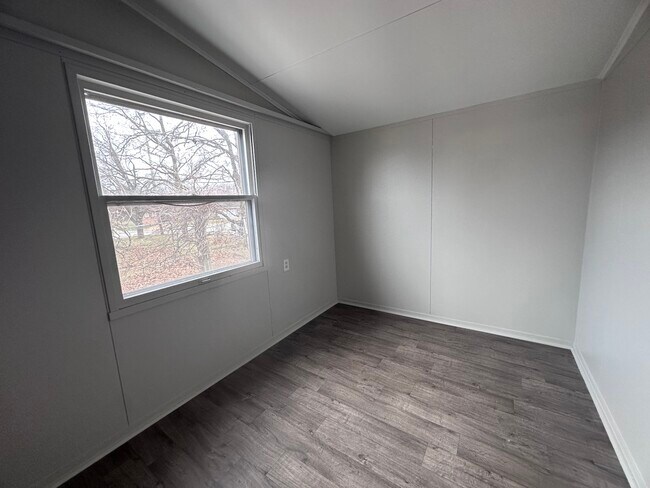 Building Photo - 403 Seminary-N