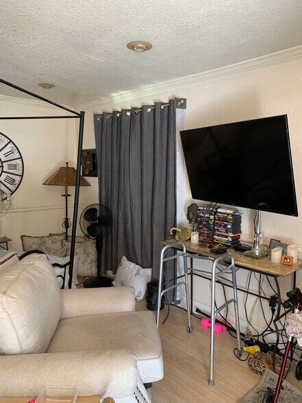 Building Photo - 3900 Seven Hills Rd