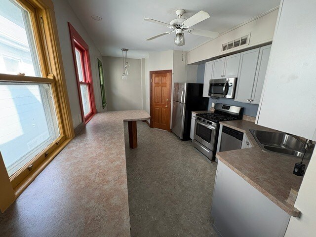 Building Photo - 840 Spaight St