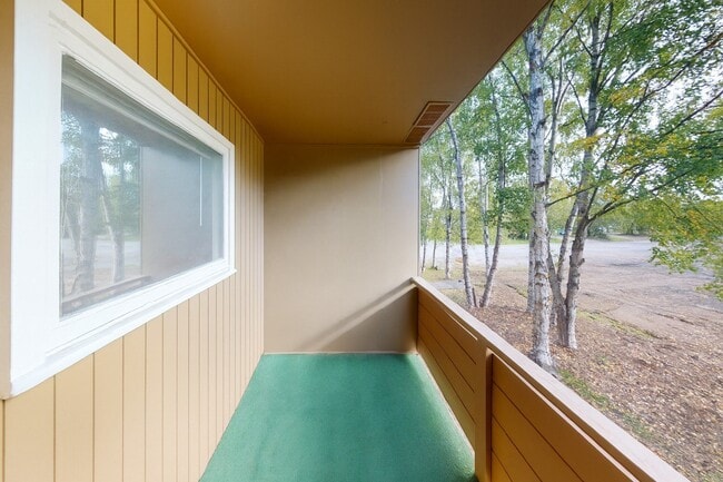 Building Photo - Country Lane