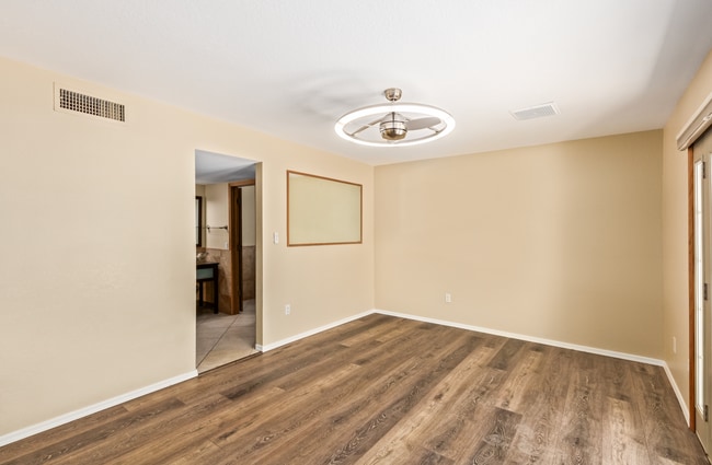 Building Photo - 2113 E Pebble Beach Dr