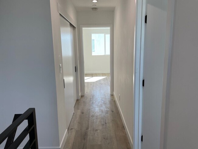 Building Photo - 1529 Winona Blvd
