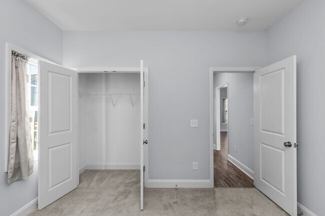 Building Photo - 3 bedroom 2 bathroom with a bonus room