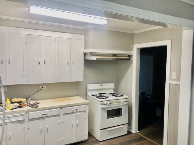 Building Photo - $400 OFF MOVE IN SPECIAL-CUTE SOUTH BOSSIER HOME-FRESH PAINT-NEW FLOORS-CLEAN