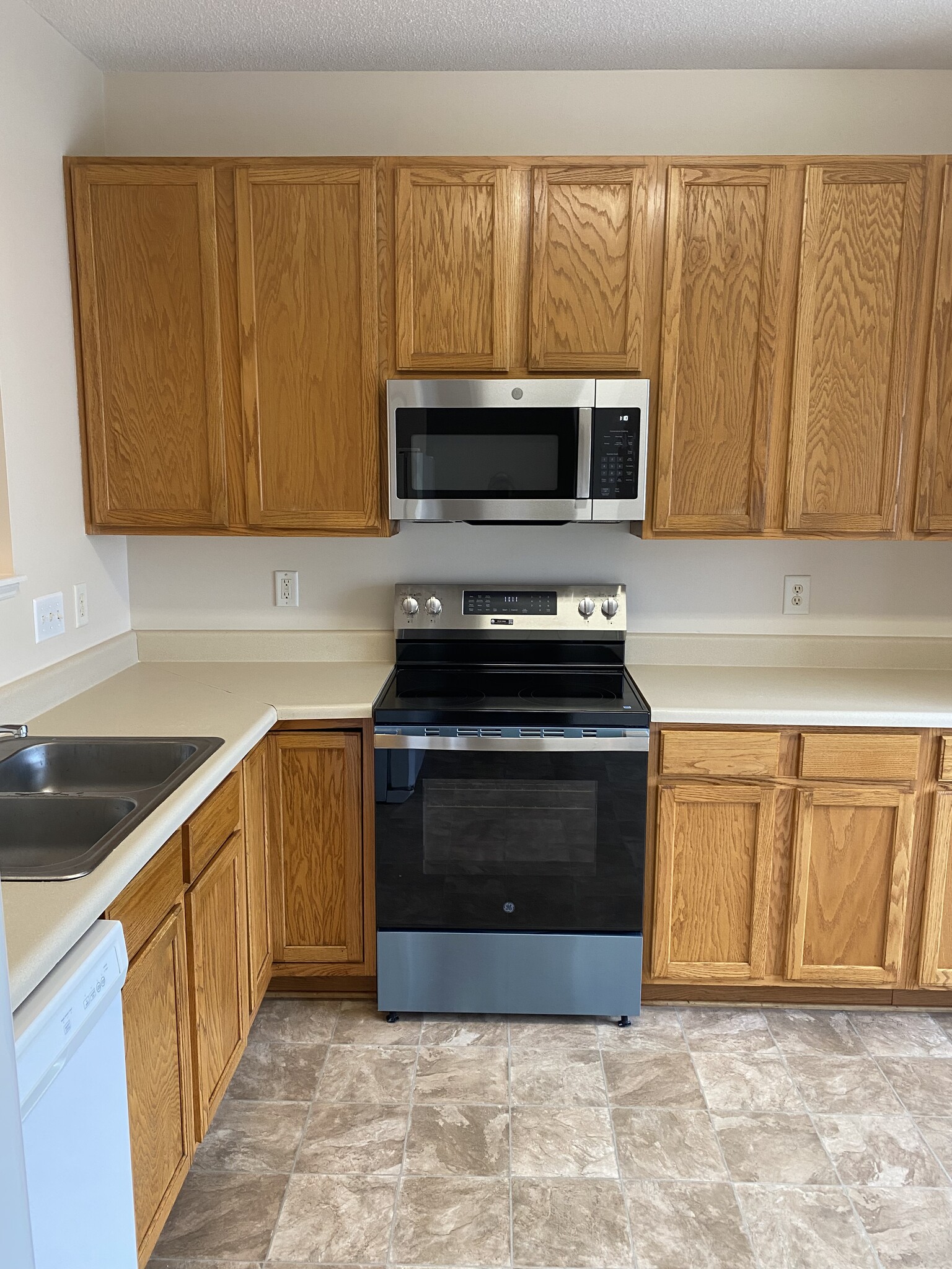 Building Photo - 102 Watertree Ln