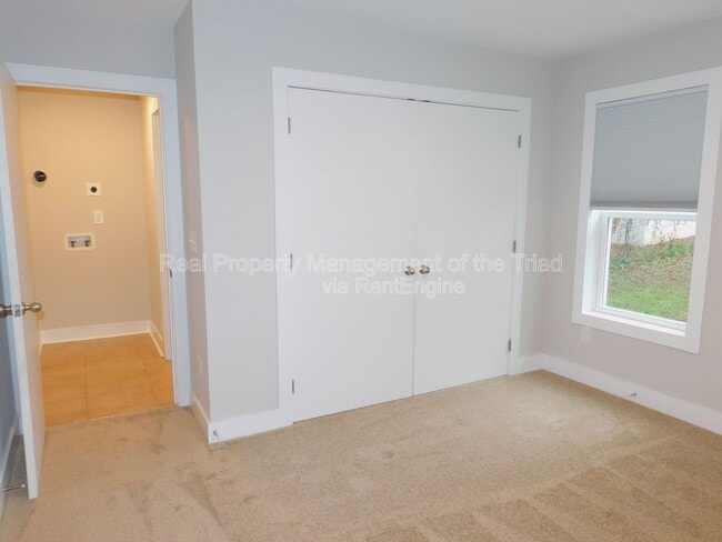 Building Photo - 934 Albert St SW