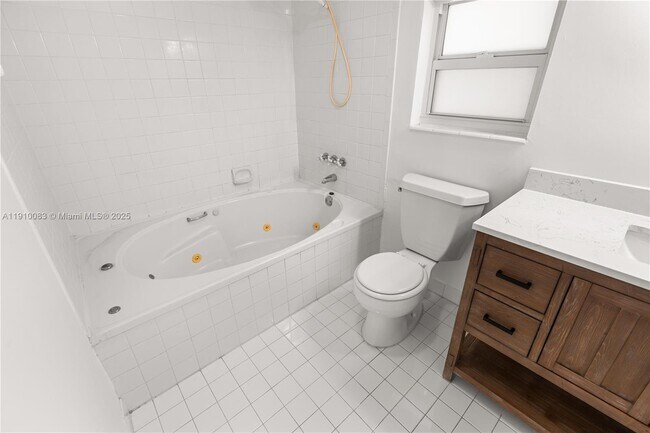 Building Photo - 3018 Coconut Grove Dr