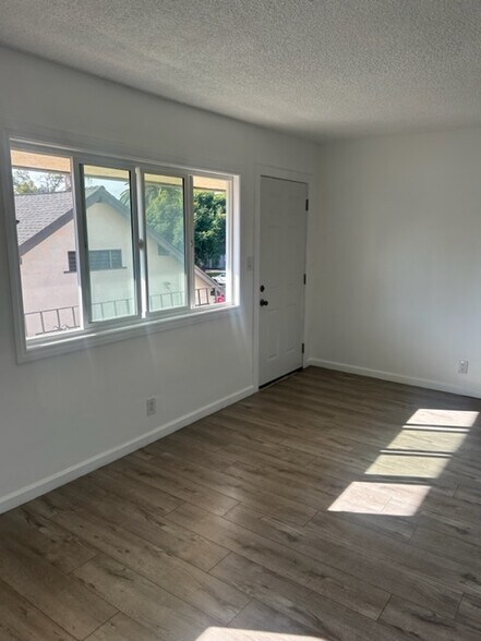 Large Upgraded Windows - 2630 S Hobart Blvd