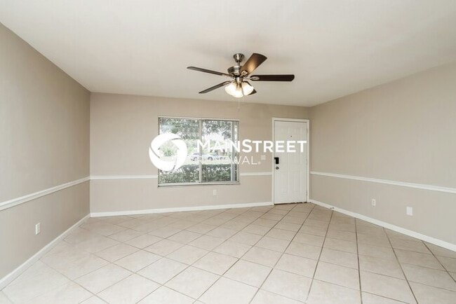 Building Photo - 3 Bedroom Pet-Friendly Home in Vero Beach, FL with Main Street Renewal