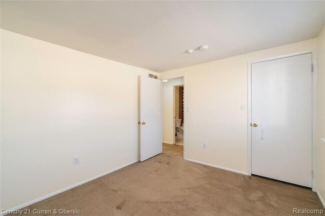 Building Photo - 44543 Savery Dr