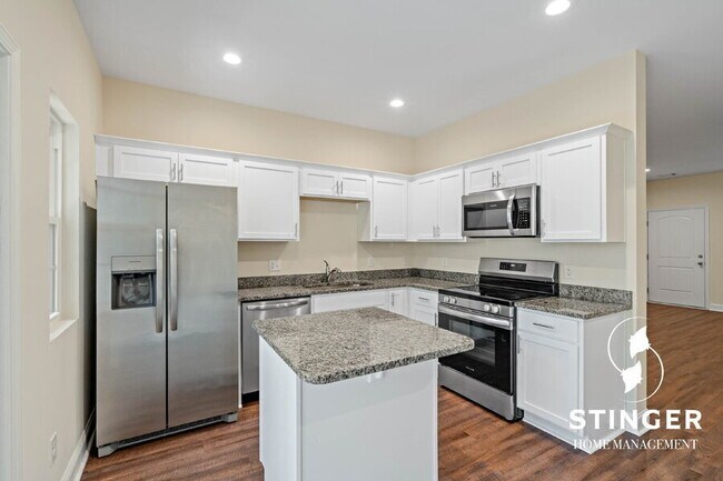 Building Photo - 204 Admiration Ave