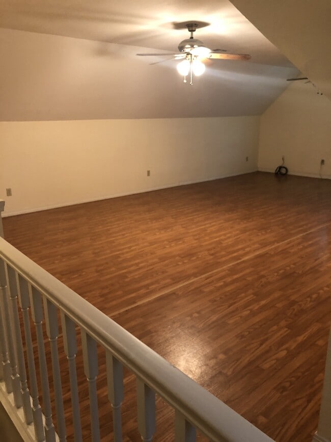 Building Photo - Duplex located in College Hill