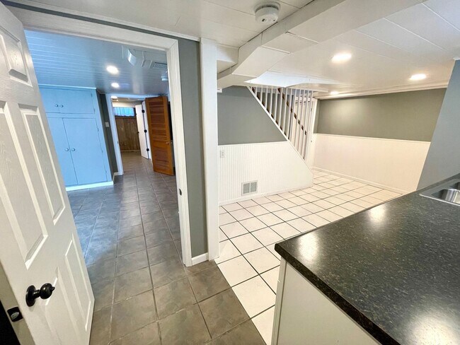 Building Photo - Very Unique 5 Bedroom Home on Large Lot