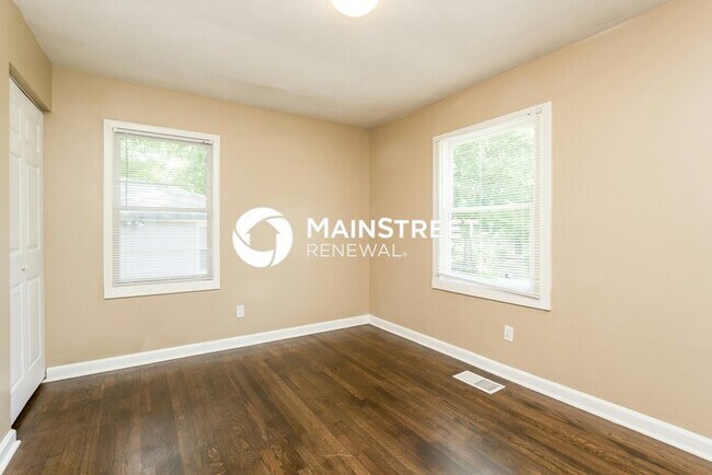 Building Photo - 4 Bedroom Pet-Friendly Home in Atlanta, GA with Main Street Renewal
