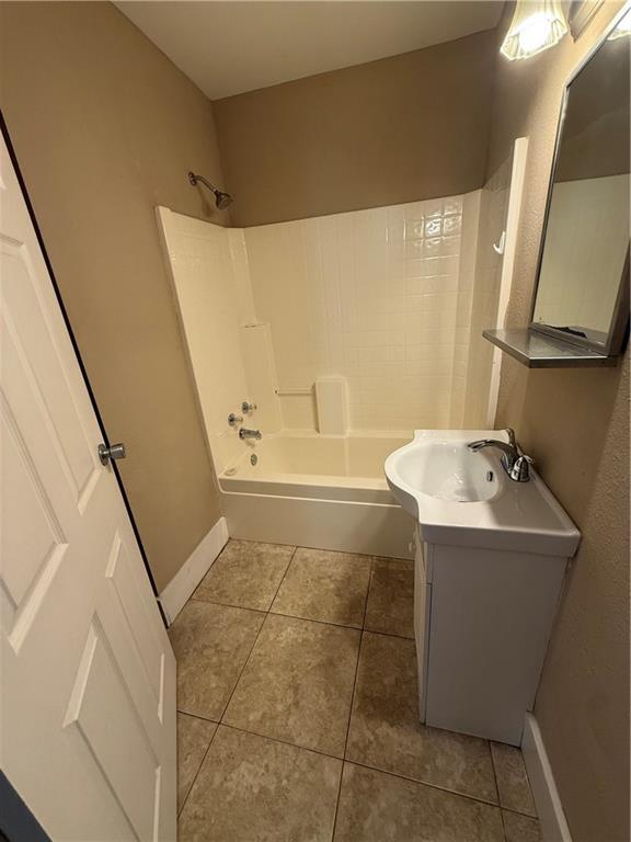 Building Photo - 135 N Carlen St