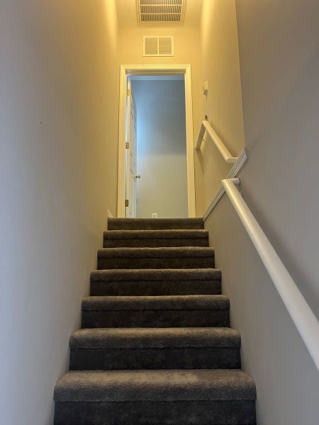 Building Photo - Recently renovated 3bd/2ba townhome in Ced...