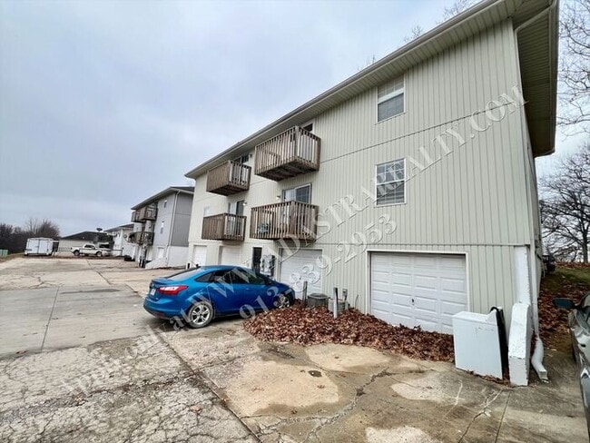 Building Photo - Affordable Living in Kansas City-Available NOW!!