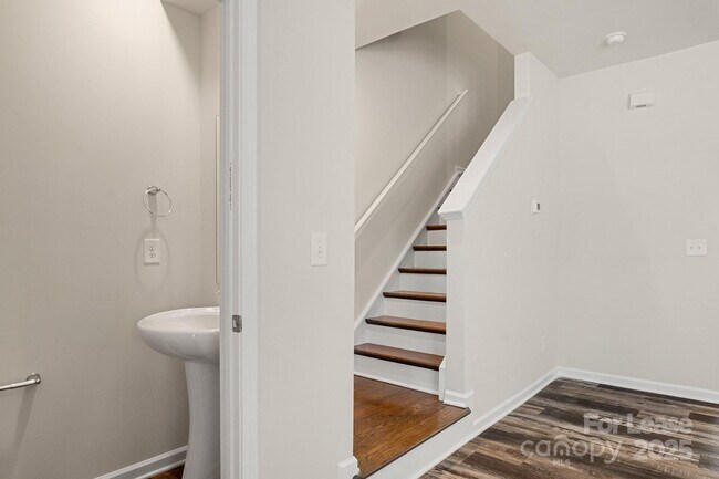 Building Photo - 117 Dogwood Vlg Trl