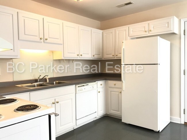 Building Photo - 2 Bed, 2 Bath - Duplex