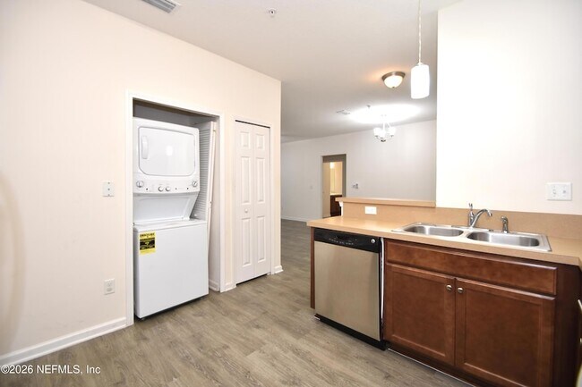 Building Photo - 2211 Golden Lake Loop