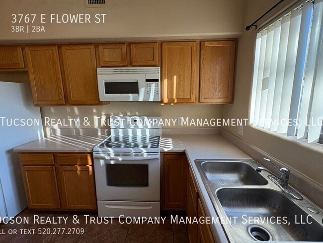 Building Photo - 3767 E Flower St