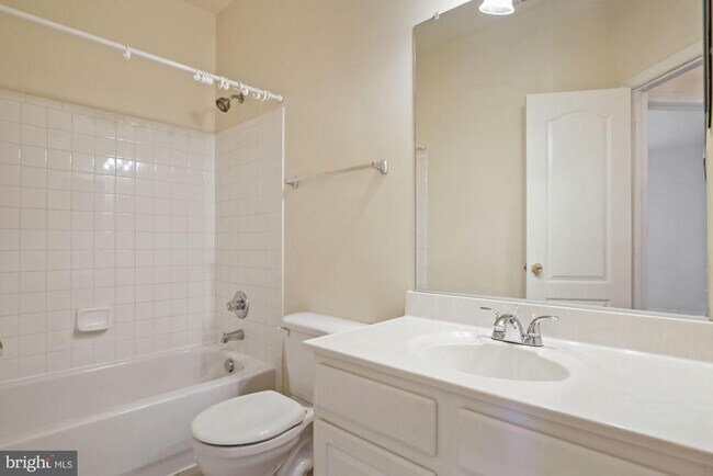 Building Photo - 207 Garden View Way