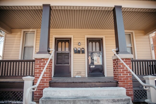 Building Photo - 154 E High St