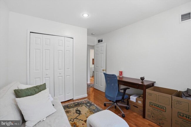 Building Photo - 102 Eaton Dr