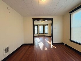 Building Photo - 327 Bassett St