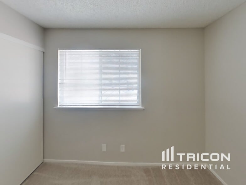 Building Photo - 1004 Bird Springs Dr