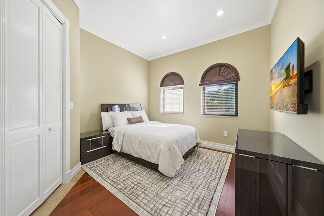 Building Photo - 10270 SW 58th St