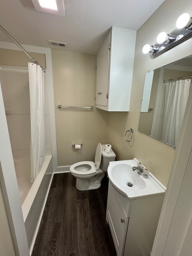 Building Photo - 2/1 House currently being remodeled. Shoul...