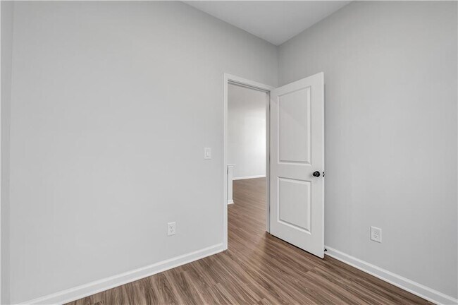 Building Photo - 869 York Aly