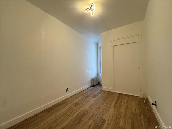 Building Photo - 642 E 224th St