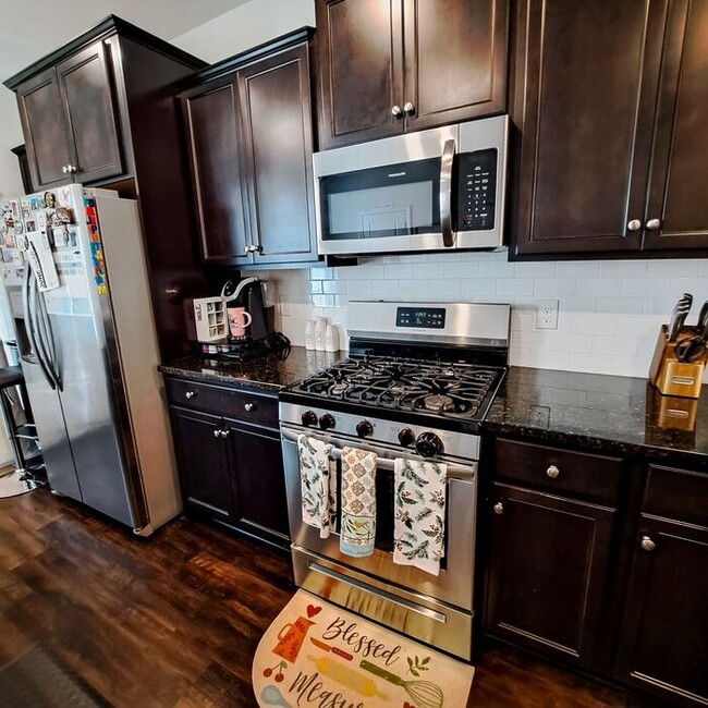 Building Photo - Gorgeous 3-Level End Unit Townhome, 3 Bedr...