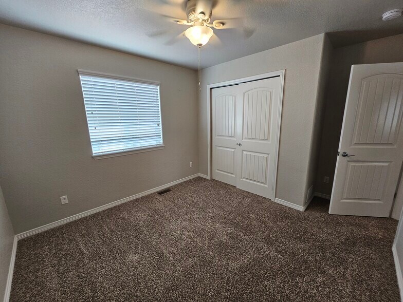 Building Photo - 9815 Silver Stirrup Dr