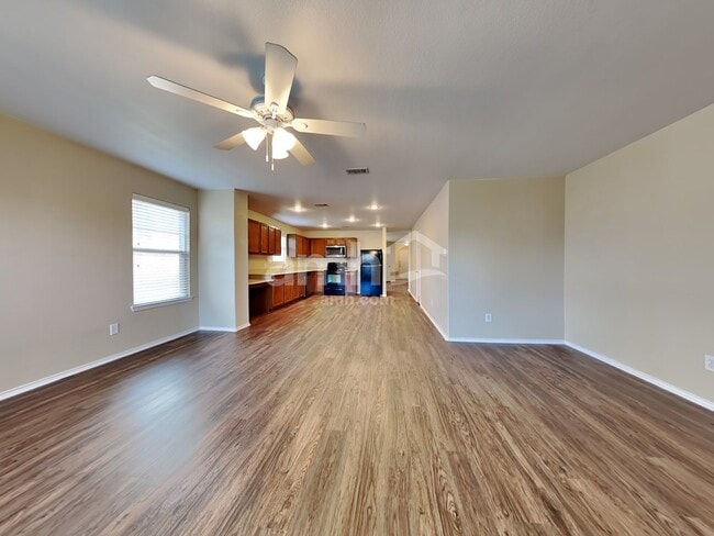 Building Photo - 805 Windflower Dr