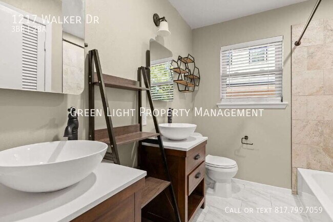 Building Photo - 1217 Walker Dr