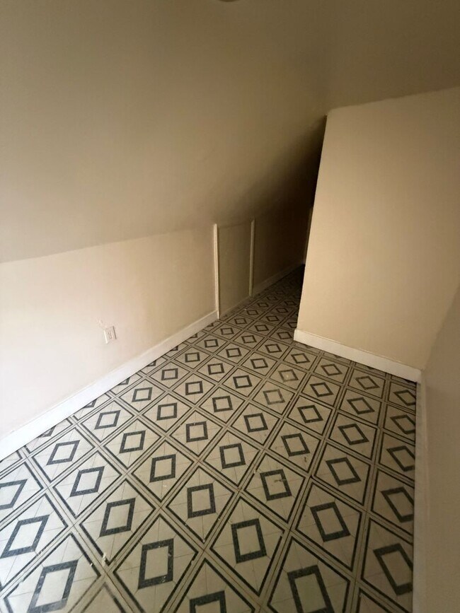 Building Photo - 12706 Parkhill Ave