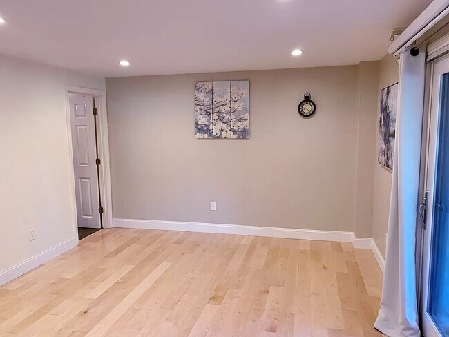Master Bedroom - 295 W Wyoming Ave