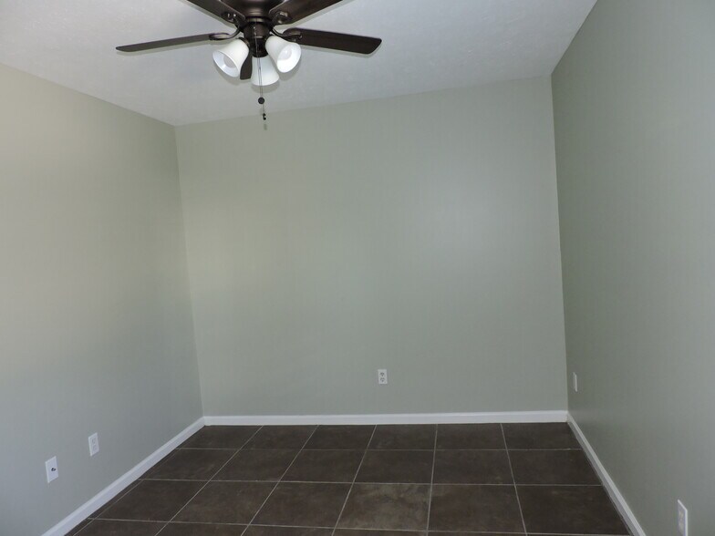 Building Photo - 5931 Pinetree Ave