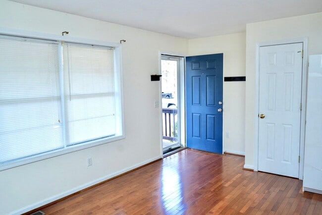 Building Photo - 3 Bedroom House Available Near Gordonsville