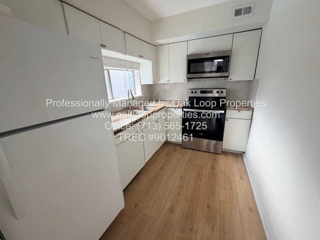 Building Photo - 10855 Meadowglen Ln